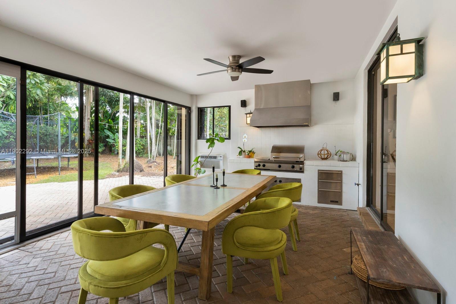 11003 SW 77th Ct Cir Pinecrest, FL 33156