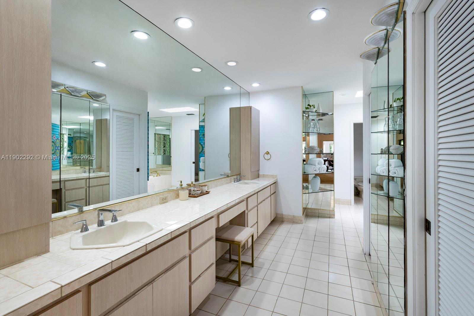 11003 SW 77th Ct Cir Pinecrest, FL 33156