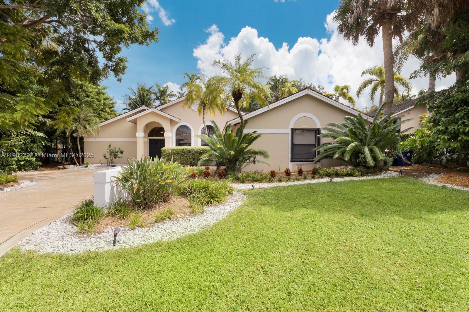 11003 SW 77th Ct Cir Pinecrest, FL 33156
