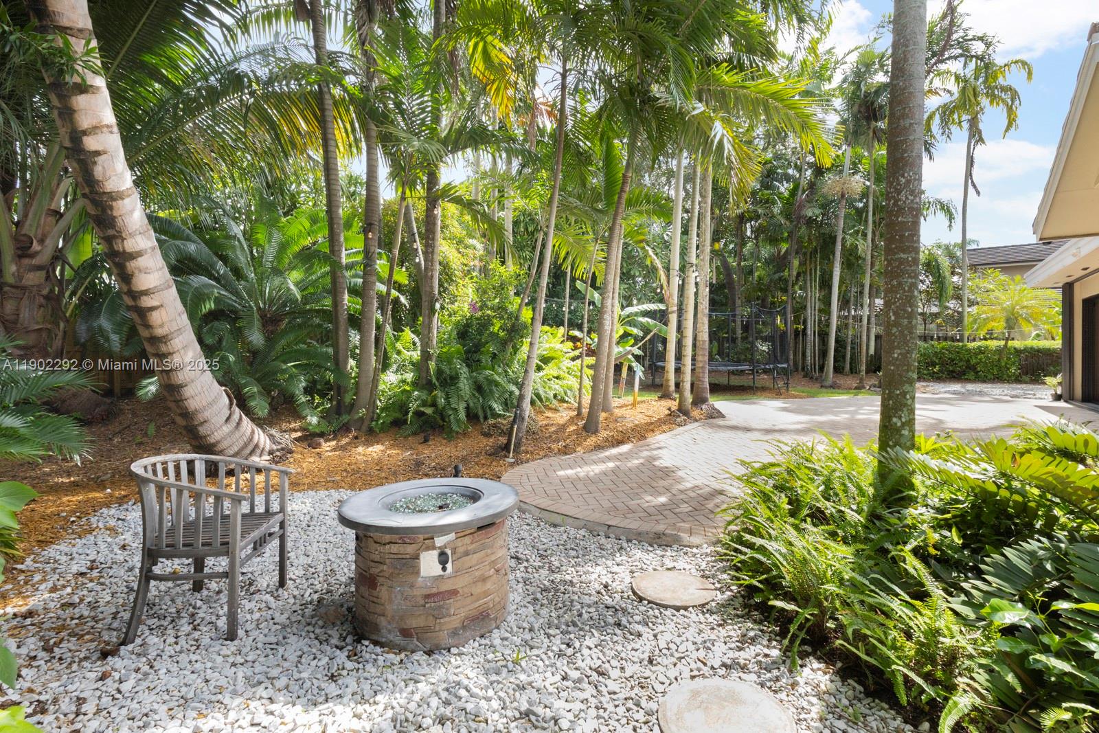 11003 SW 77th Ct Cir Pinecrest, FL 33156