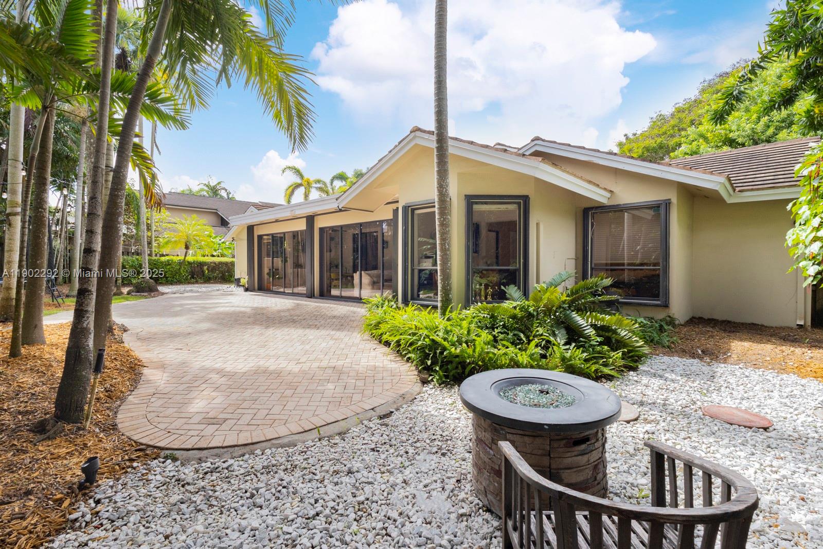 11003 SW 77th Ct Cir Pinecrest, FL 33156