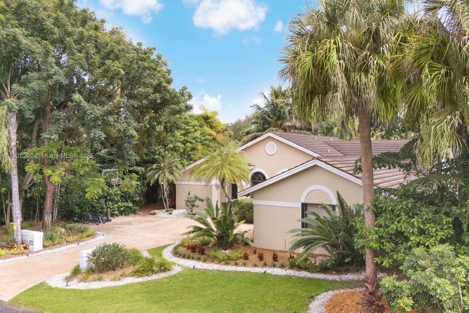 11003 SW 77th Ct Cir Pinecrest, FL 33156