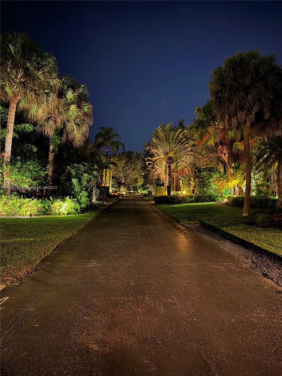 11003 SW 77th Ct Cir Pinecrest, FL 33156