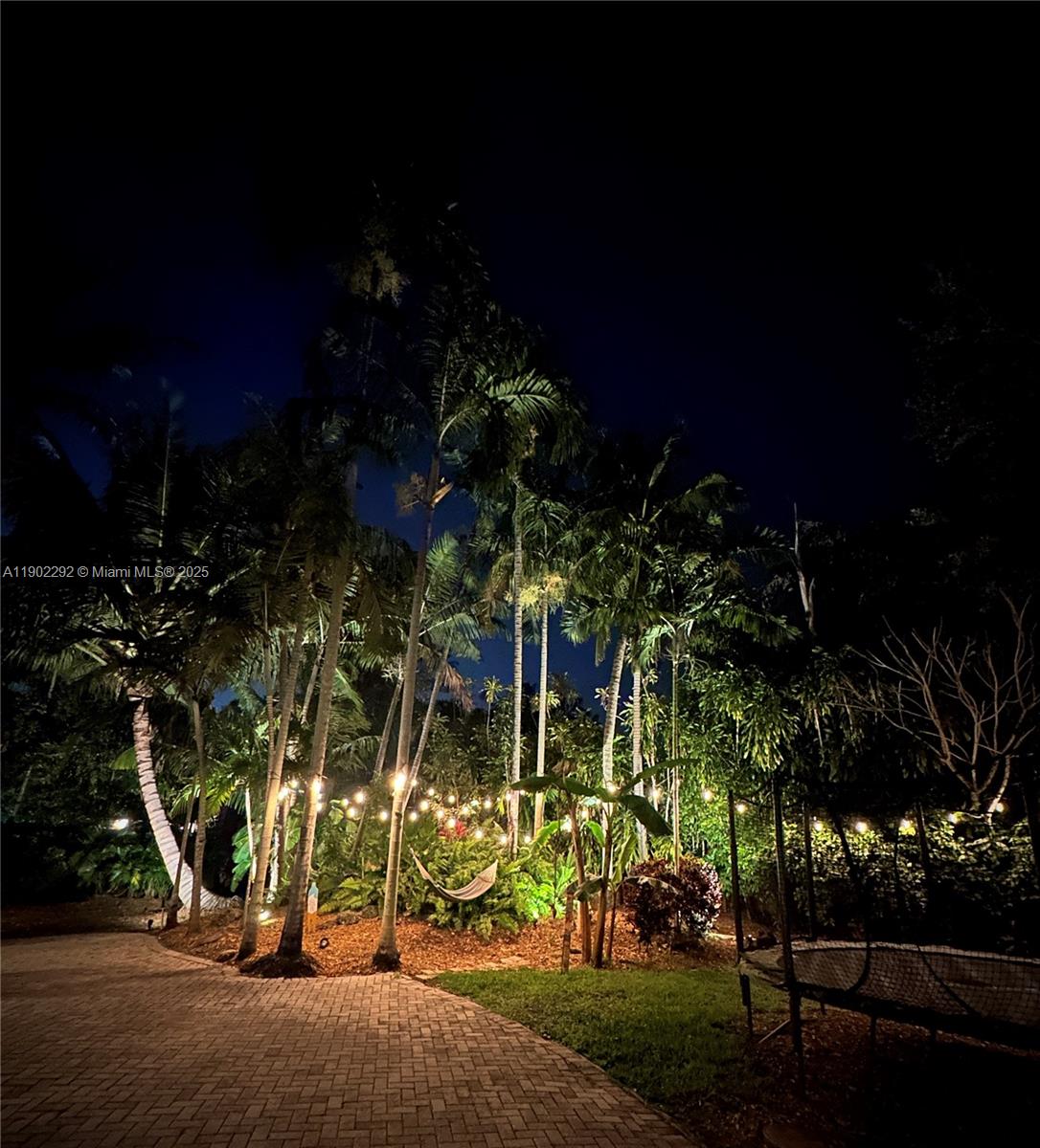 11003 SW 77th Ct Cir Pinecrest, FL 33156