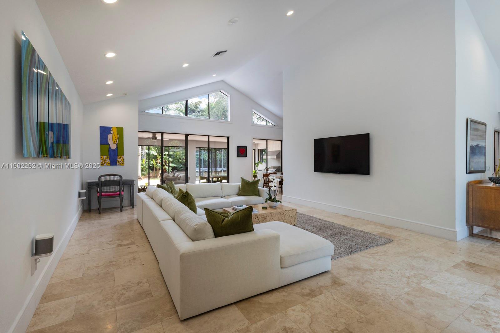 11003 SW 77th Ct Cir Pinecrest, FL 33156