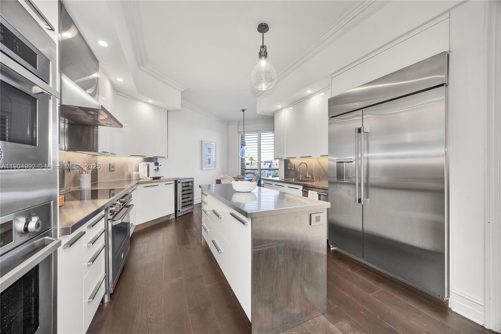 10 Edgewater Dr #4F Coral Gables, FL 33133