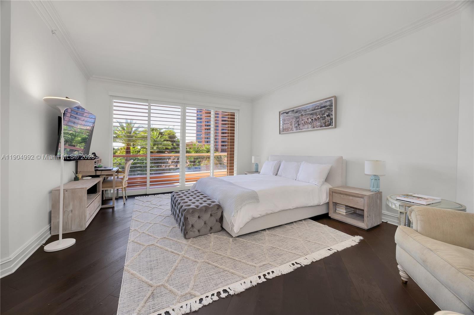 10 Edgewater Dr #4F Coral Gables, FL 33133