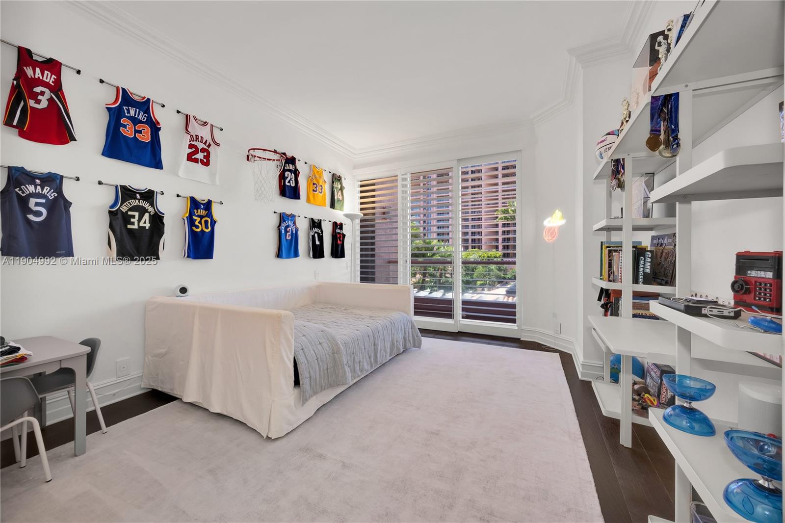 10 Edgewater Dr #4F Coral Gables, FL 33133