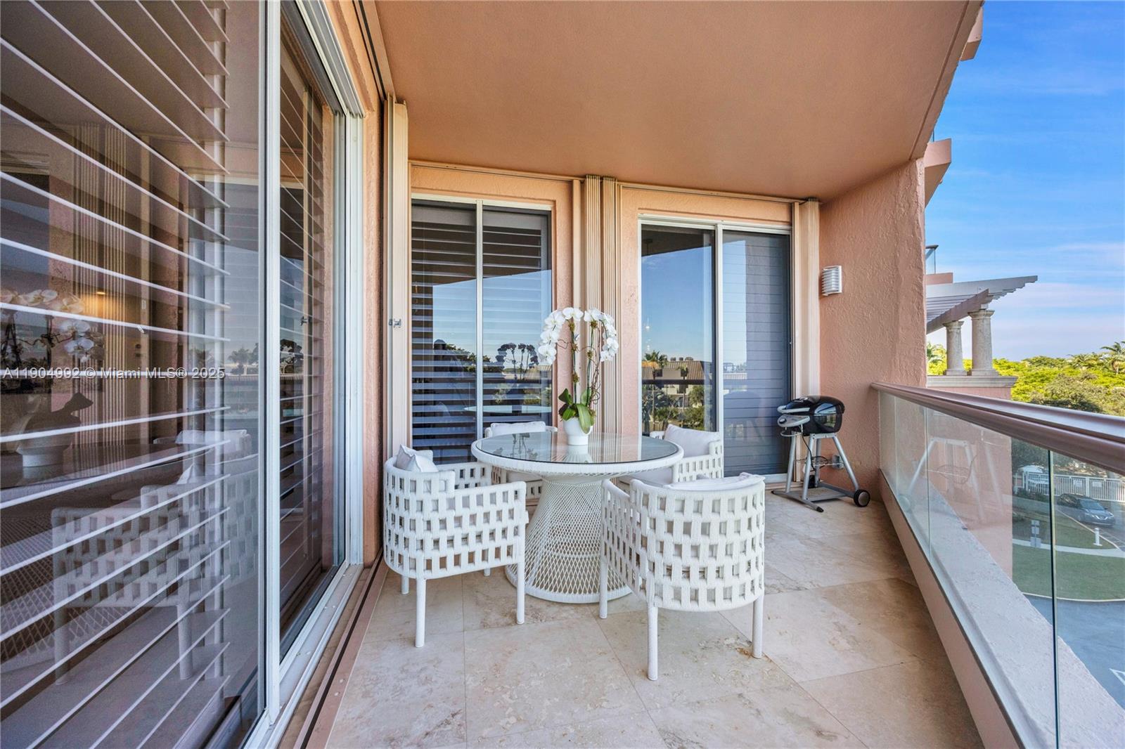 10 Edgewater Dr #4F Coral Gables, FL 33133