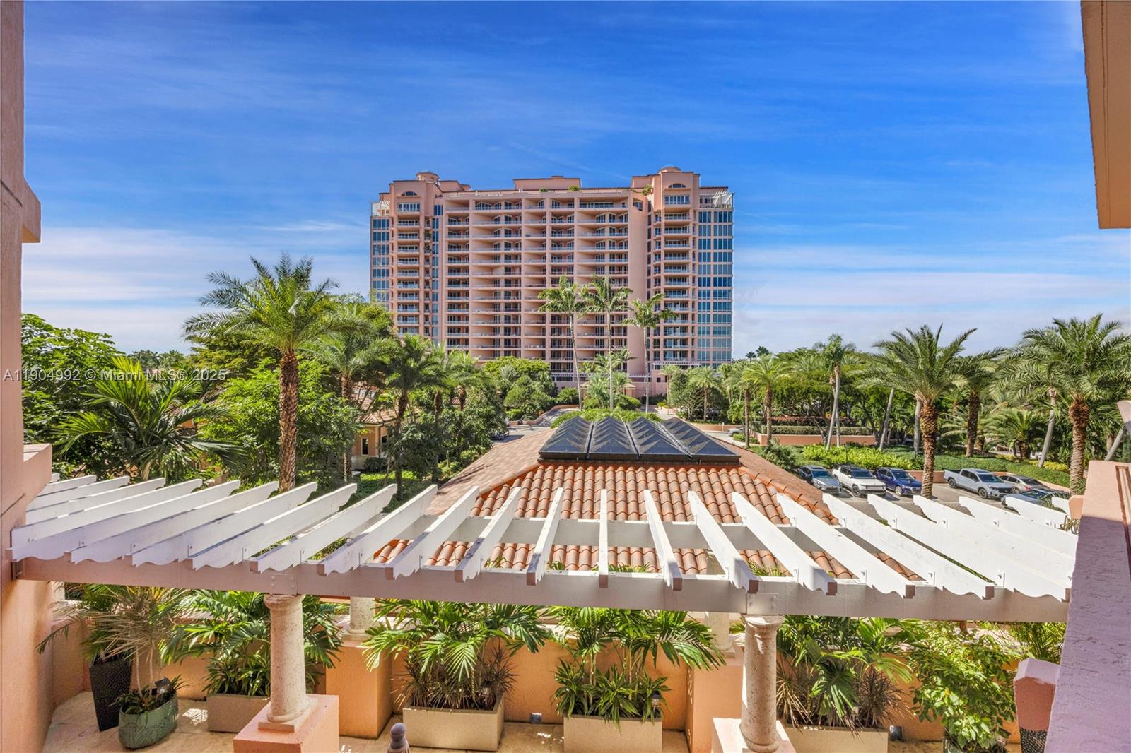 10 Edgewater Dr #4F Coral Gables, FL 33133