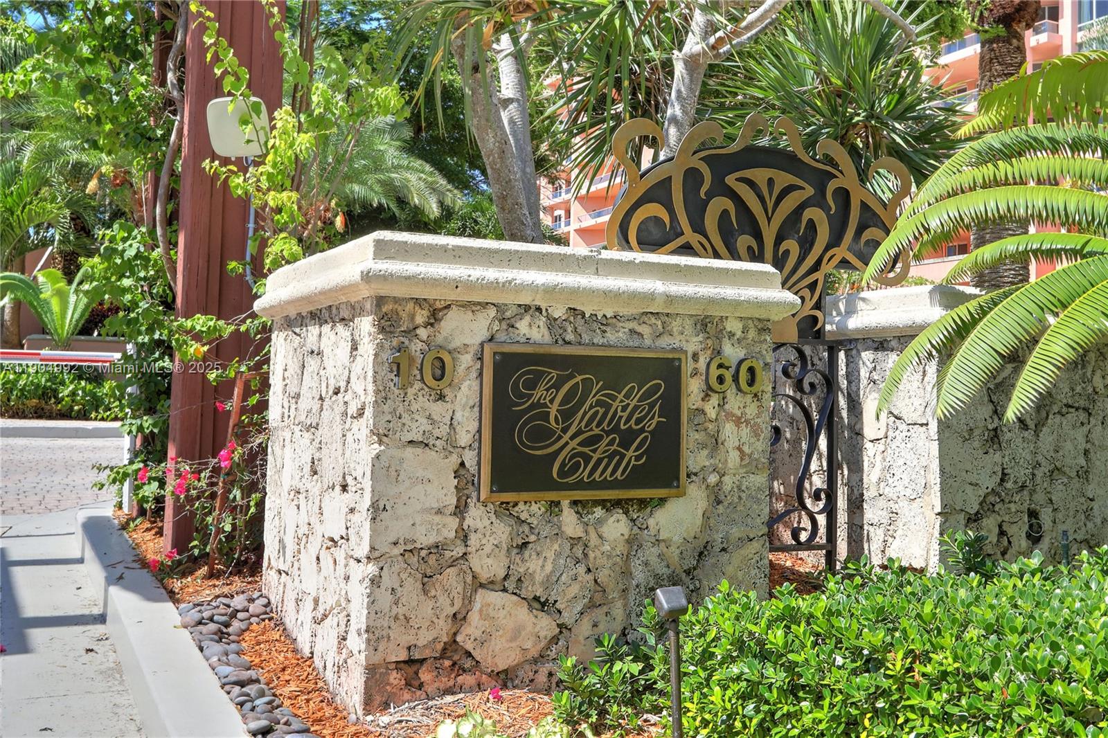 10 Edgewater Dr #4F Coral Gables, FL 33133