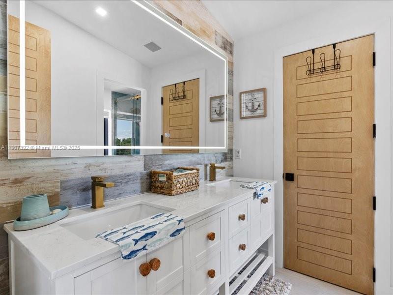 239 Tavernier Dr Tavernier, FL 33070