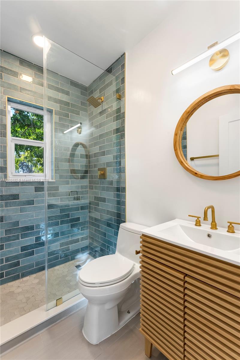 810 NW 7th St Miami, FL 33136