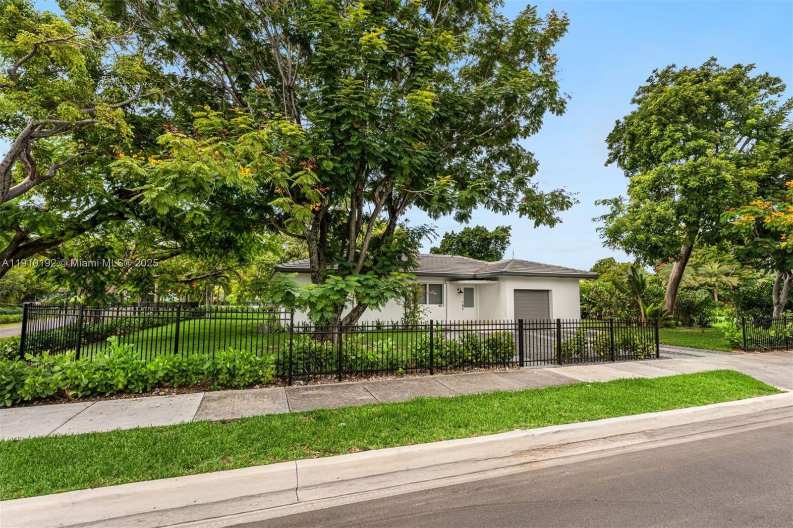 810 NW 7th St Miami, FL 33136