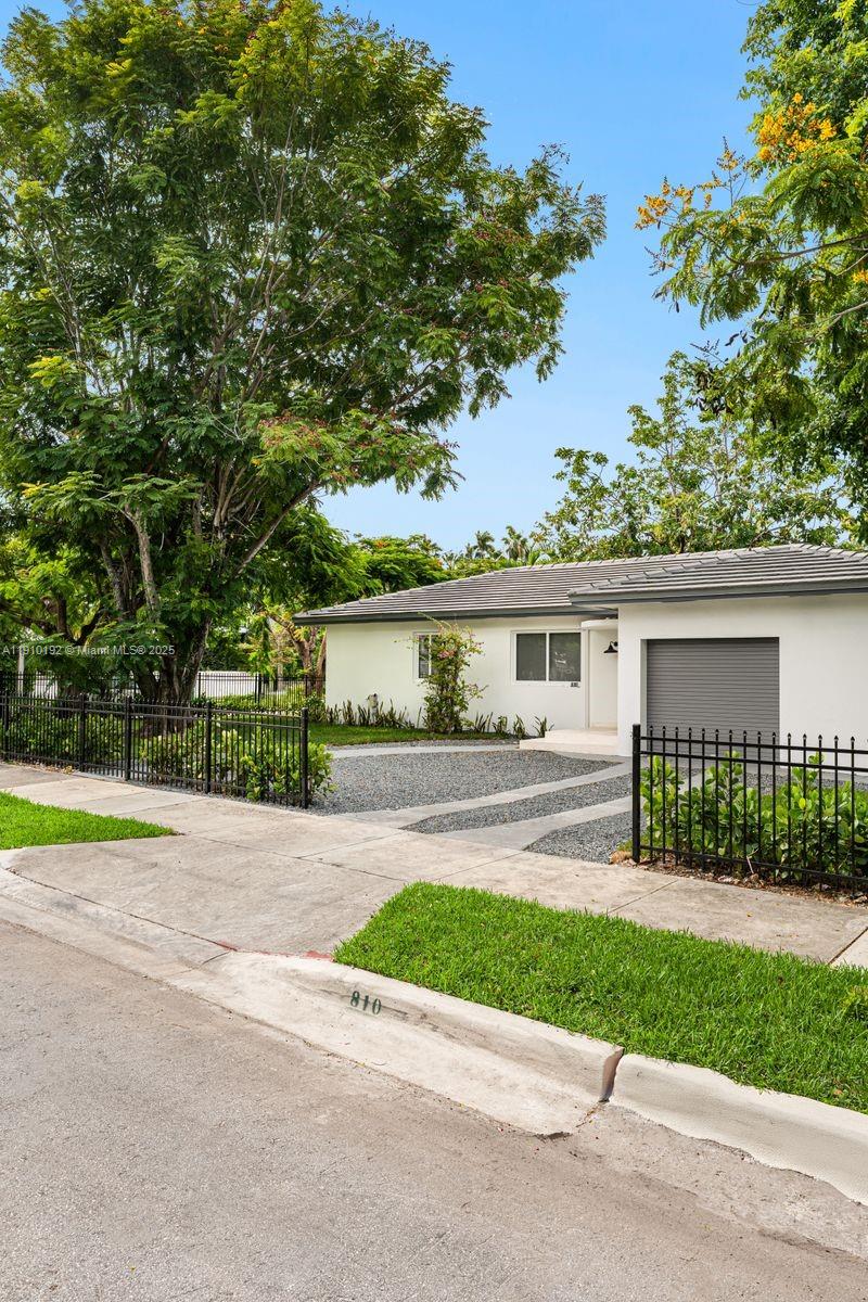 810 NW 7th St Miami, FL 33136