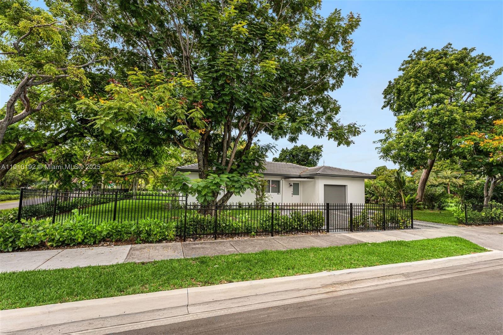 810 NW 7th St Miami, FL 33136