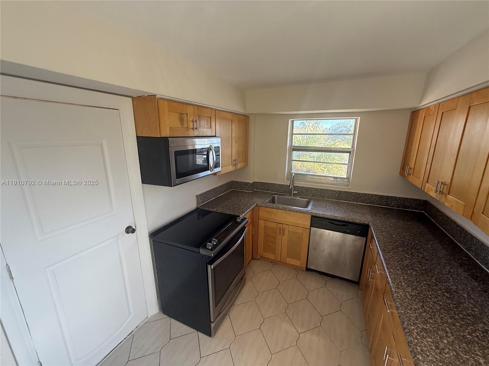 1540 NE 191st St #345