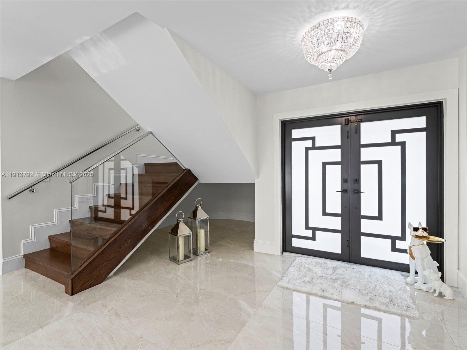 6180 Pine Tree Dr Miami Beach, FL 33140