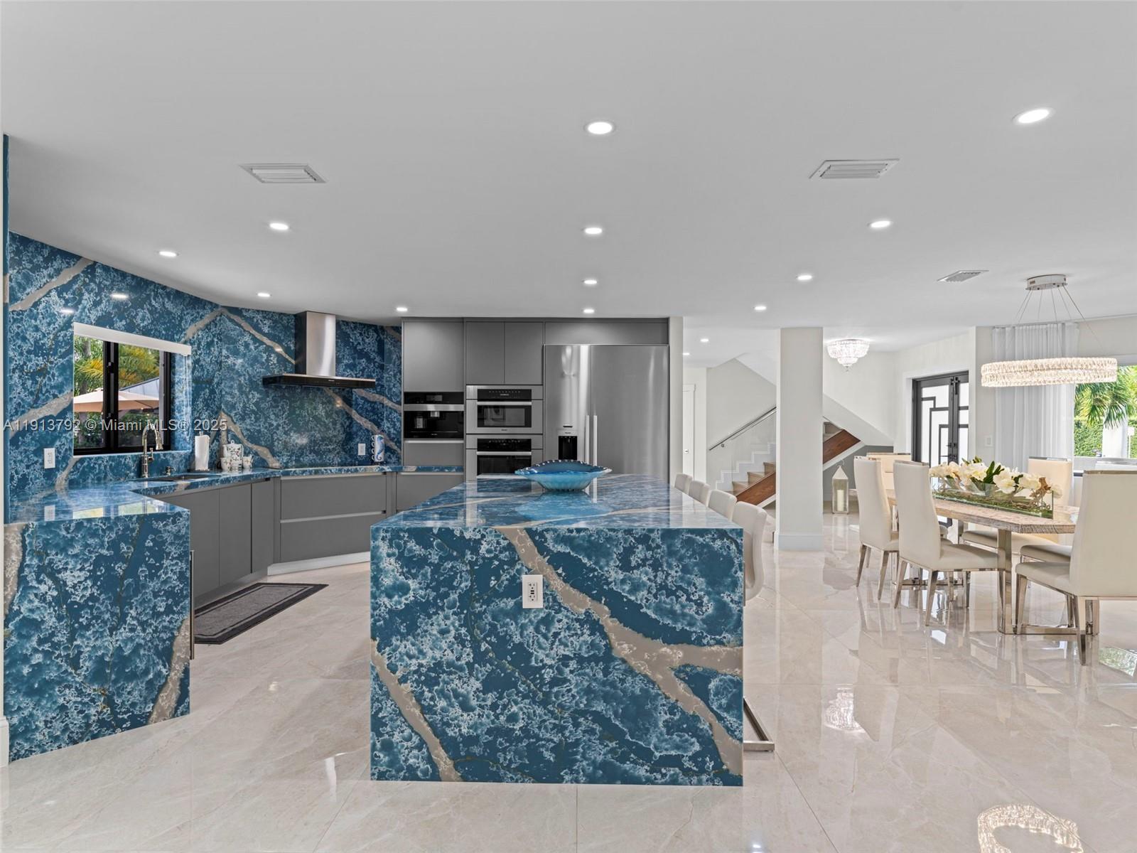 6180 Pine Tree Dr Miami Beach, FL 33140