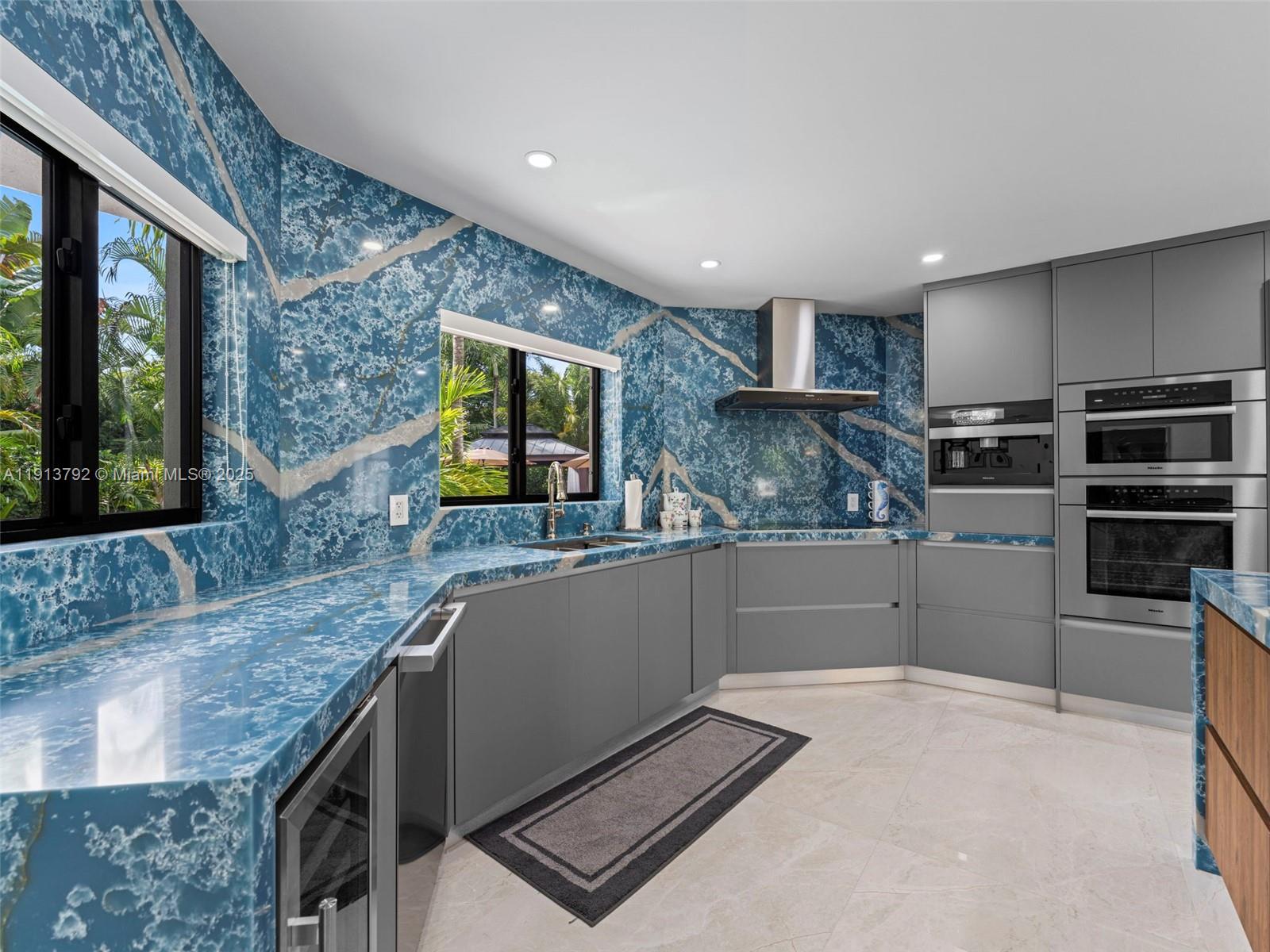 6180 Pine Tree Dr Miami Beach, FL 33140