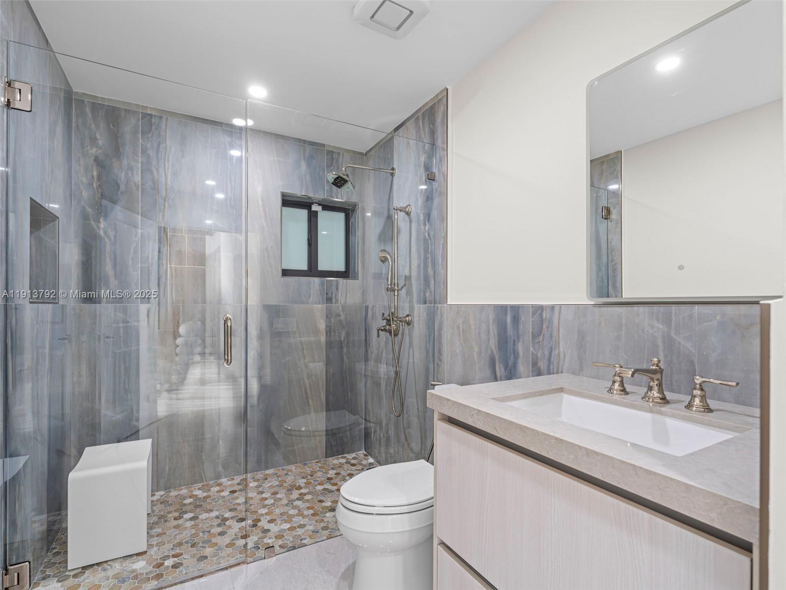 6180 Pine Tree Dr Miami Beach, FL 33140