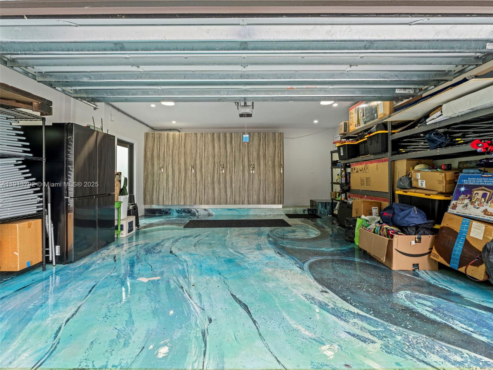 6180 Pine Tree Dr Miami Beach, FL 33140