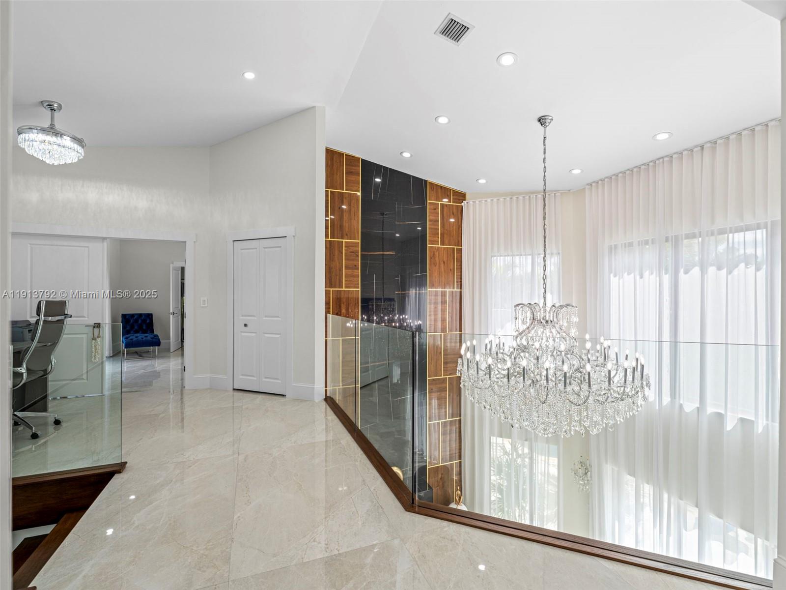 6180 Pine Tree Dr Miami Beach, FL 33140