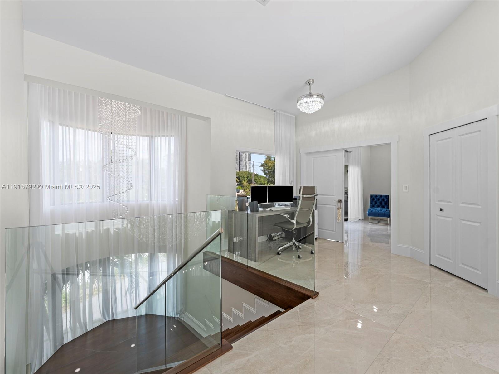 6180 Pine Tree Dr Miami Beach, FL 33140