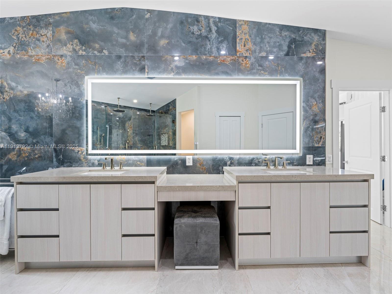 6180 Pine Tree Dr Miami Beach, FL 33140