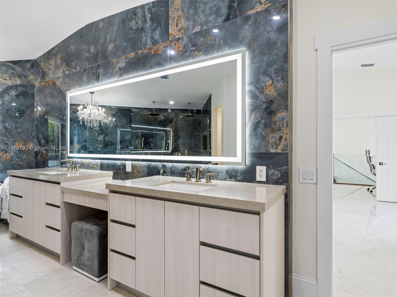 6180 Pine Tree Dr Miami Beach, FL 33140