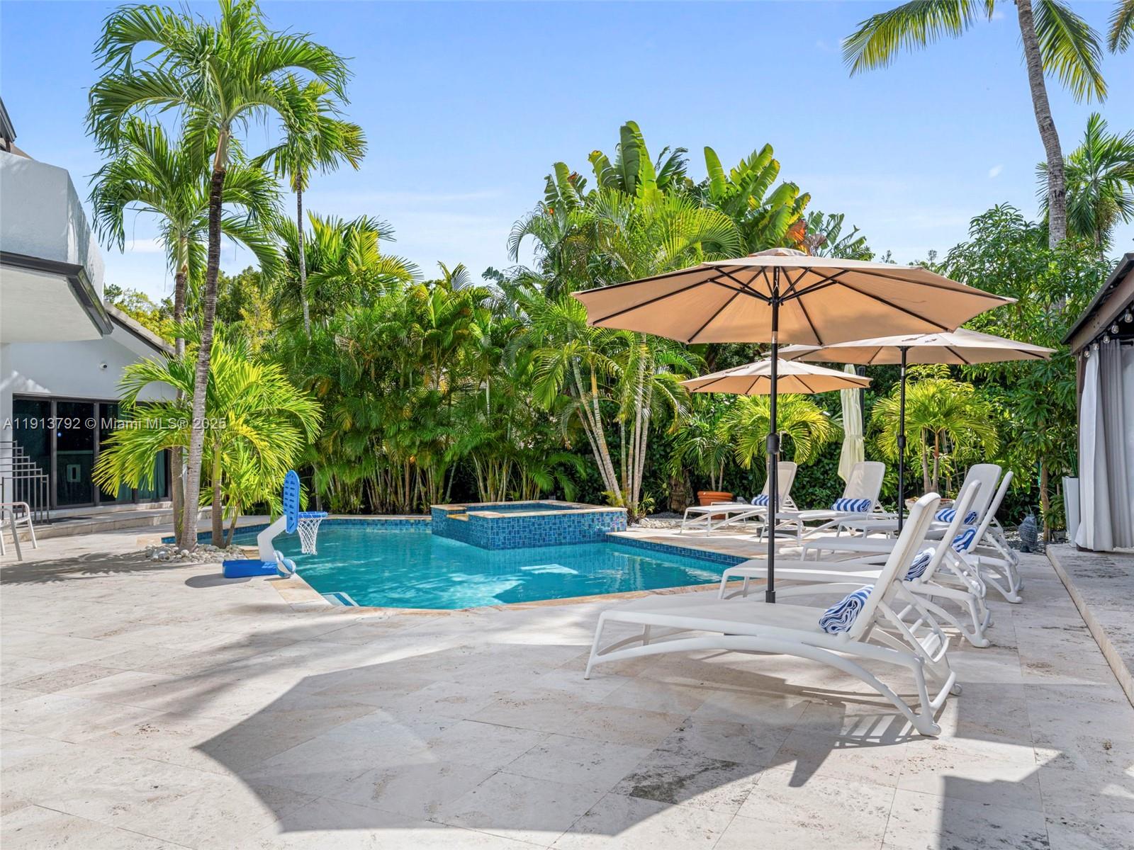 6180 Pine Tree Dr Miami Beach, FL 33140