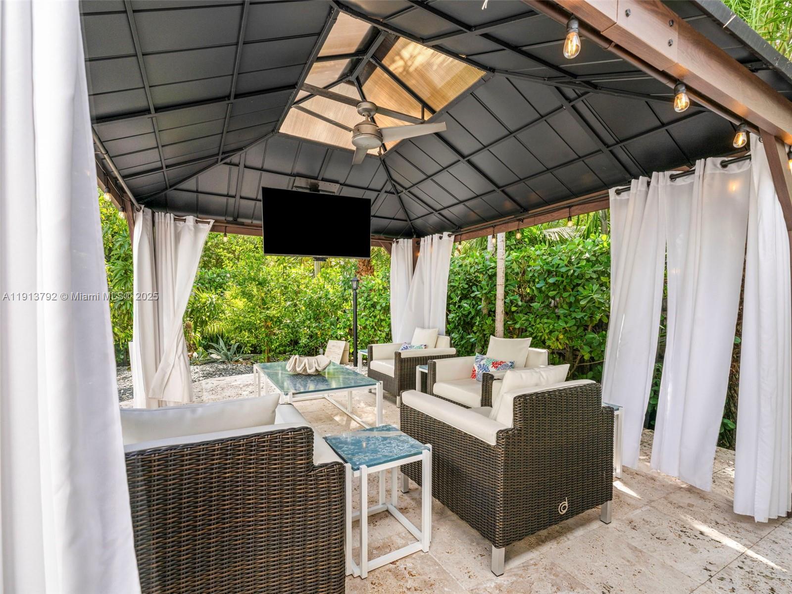 6180 Pine Tree Dr Miami Beach, FL 33140