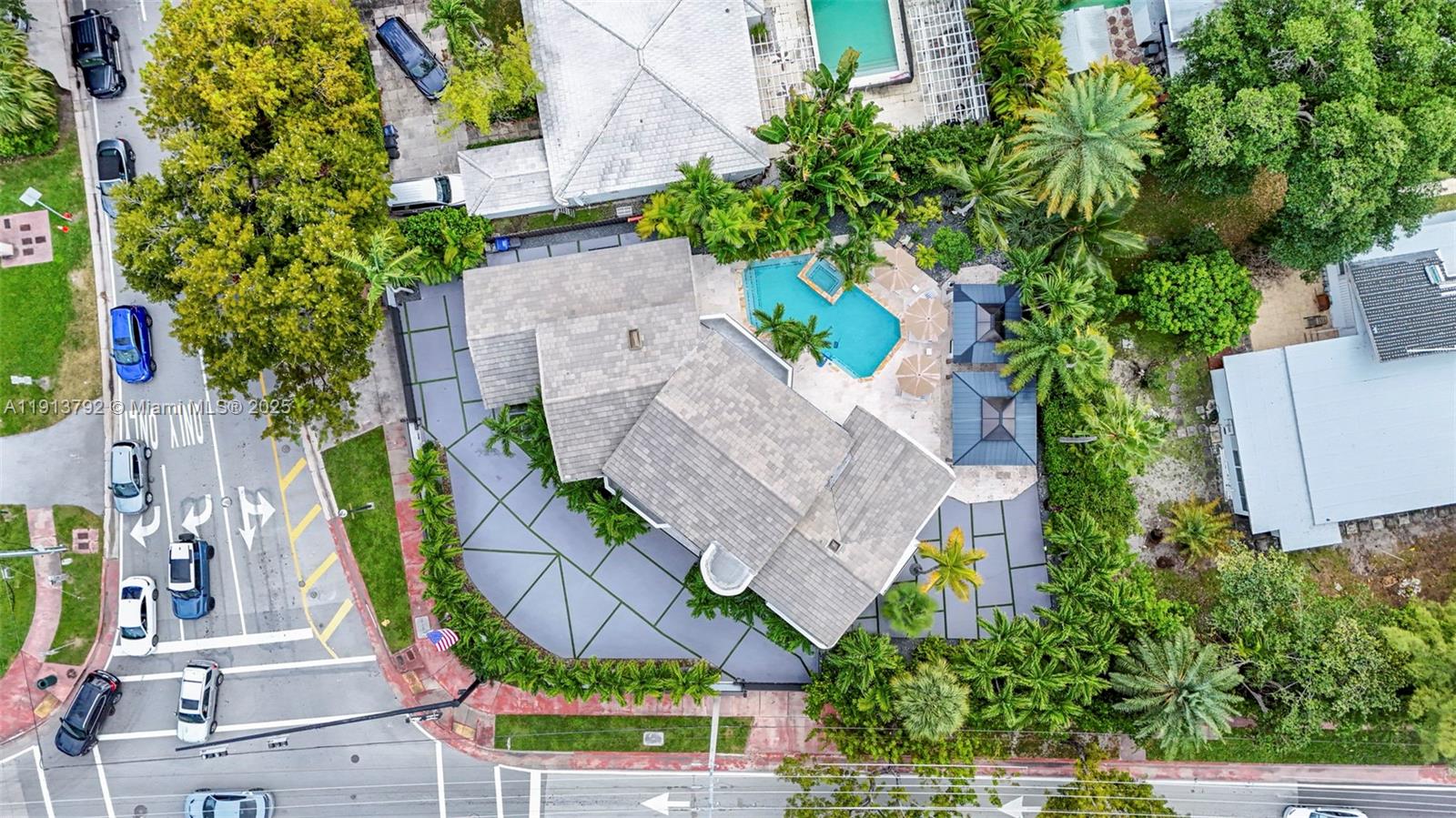 6180 Pine Tree Dr Miami Beach, FL 33140