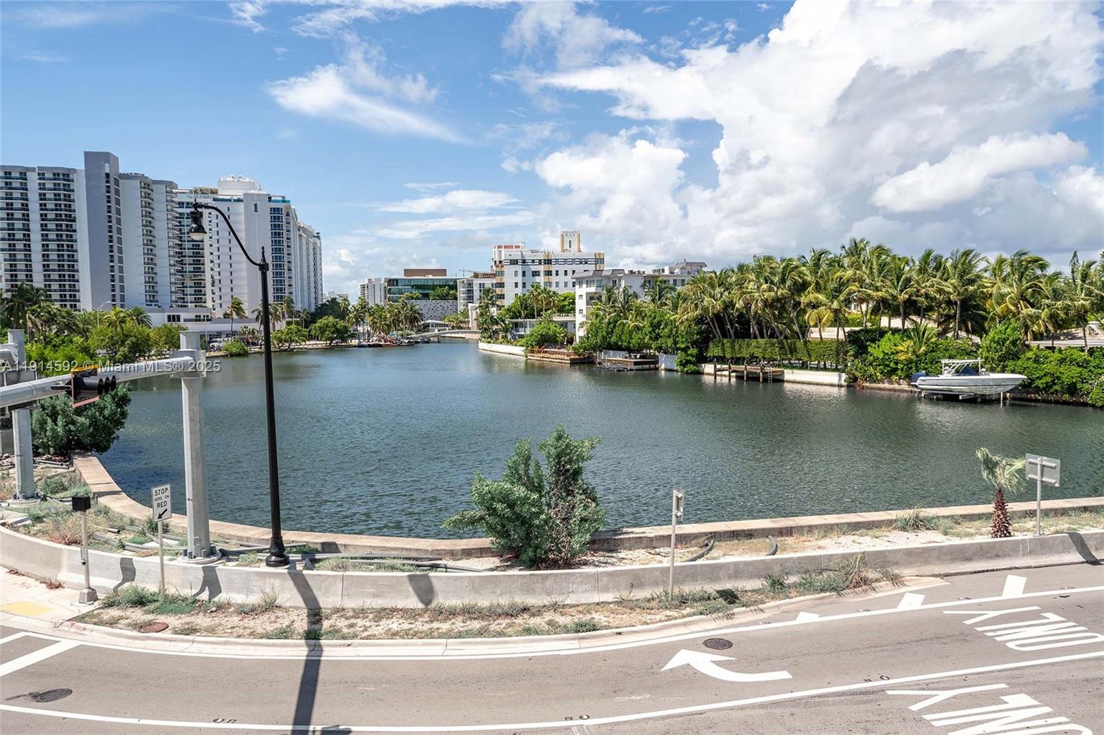 2600 Collins Ave #308