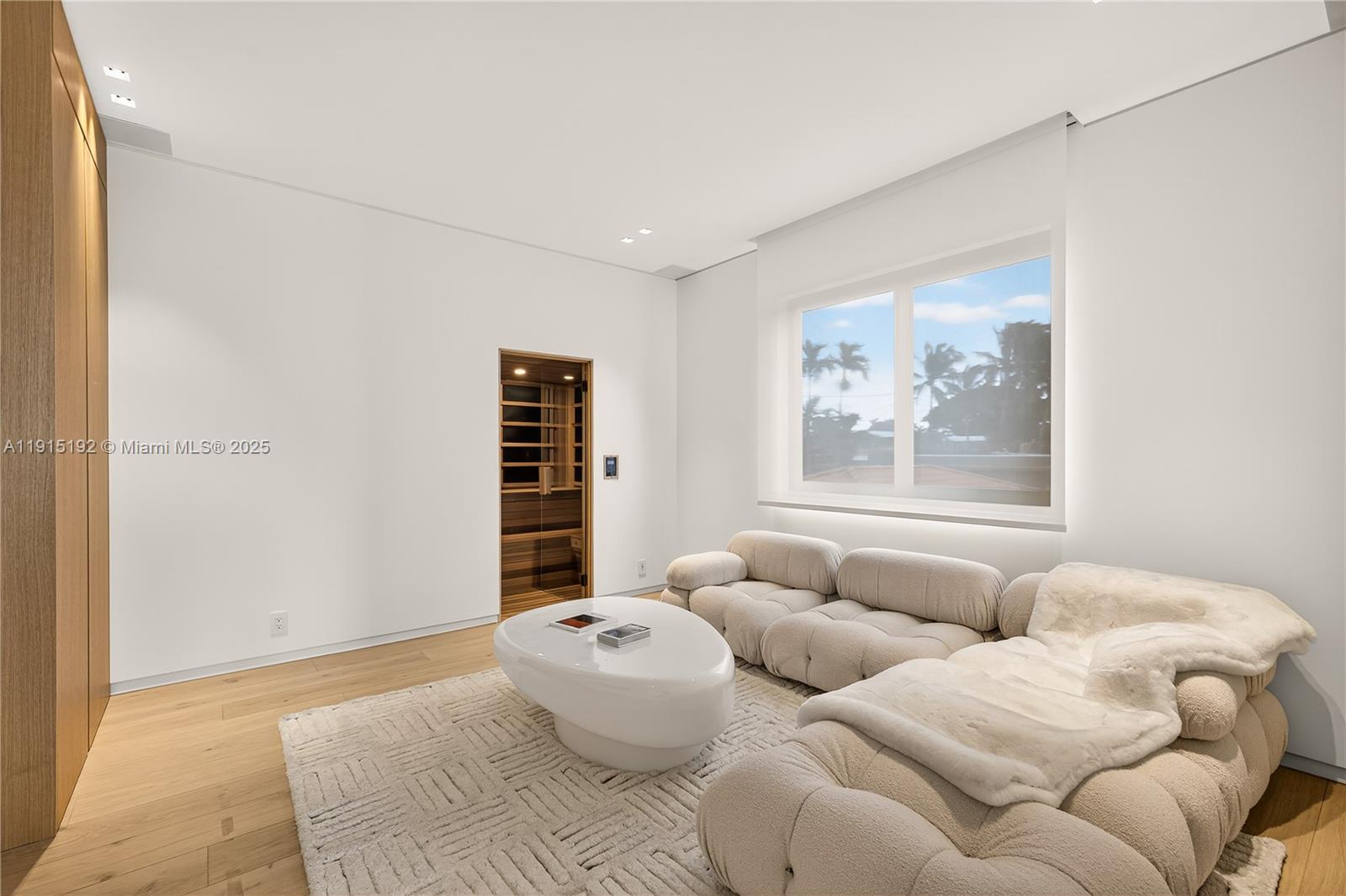 94 S Hibiscus Dr Miami Beach, FL 33139