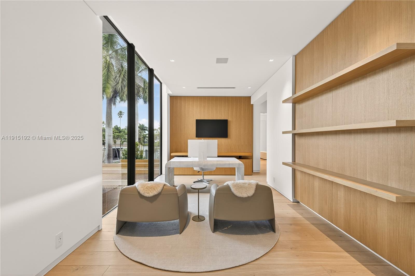 94 S Hibiscus Dr Miami Beach, FL 33139