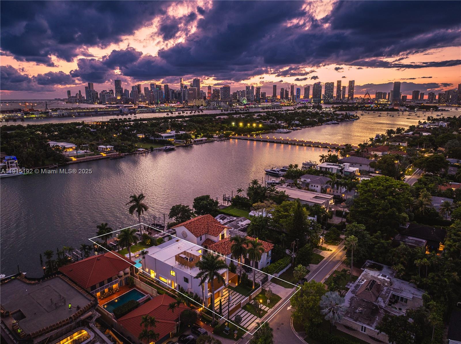 94 S Hibiscus Dr Miami Beach, FL 33139