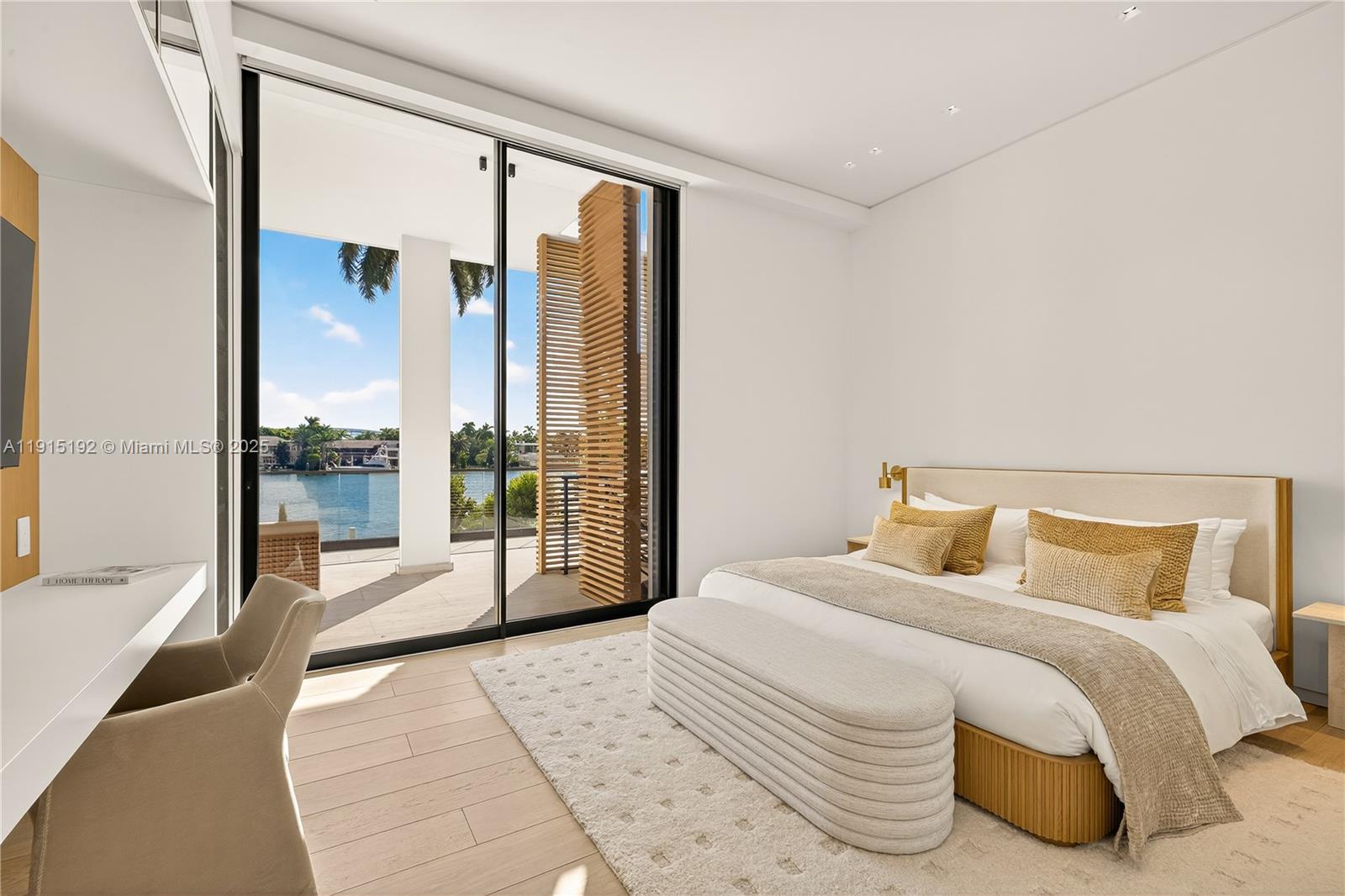 94 S Hibiscus Dr Miami Beach, FL 33139