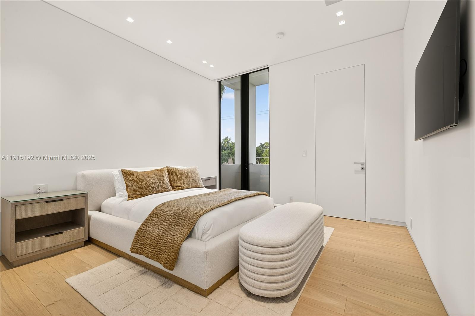 94 S Hibiscus Dr Miami Beach, FL 33139