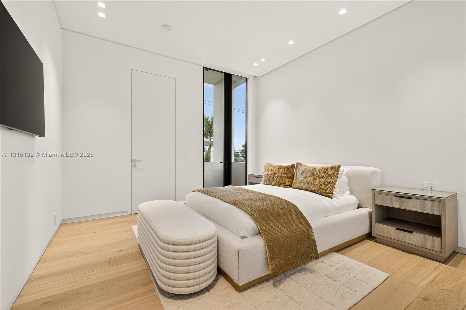 94 S Hibiscus Dr Miami Beach, FL 33139