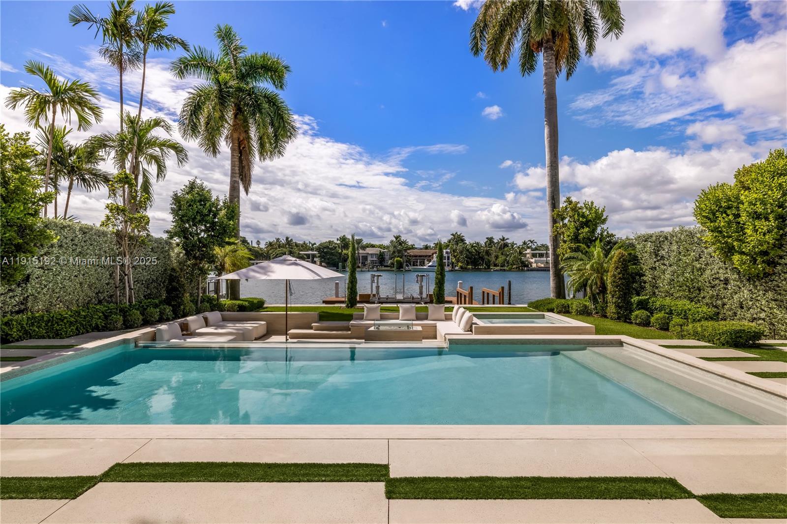 94 S Hibiscus Dr Miami Beach, FL 33139