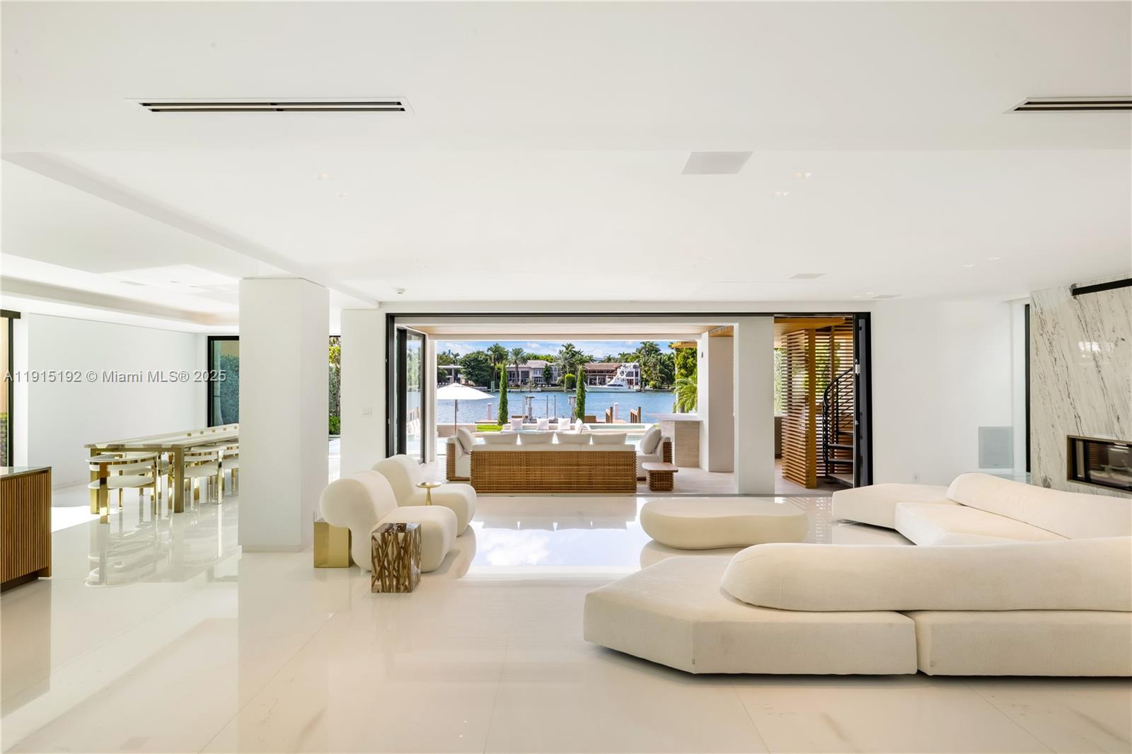 94 S Hibiscus Dr Miami Beach, FL 33139