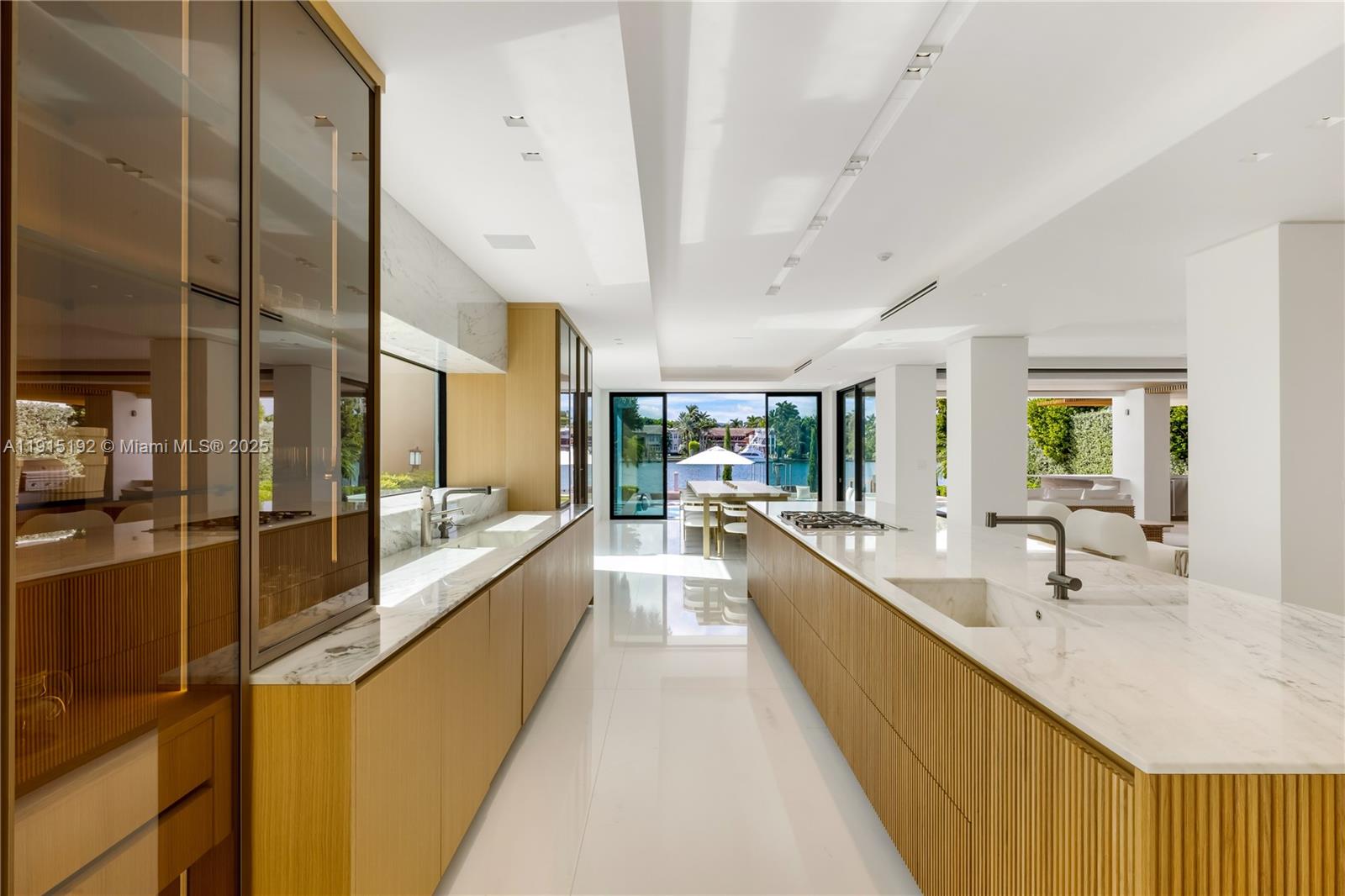 94 S Hibiscus Dr Miami Beach, FL 33139