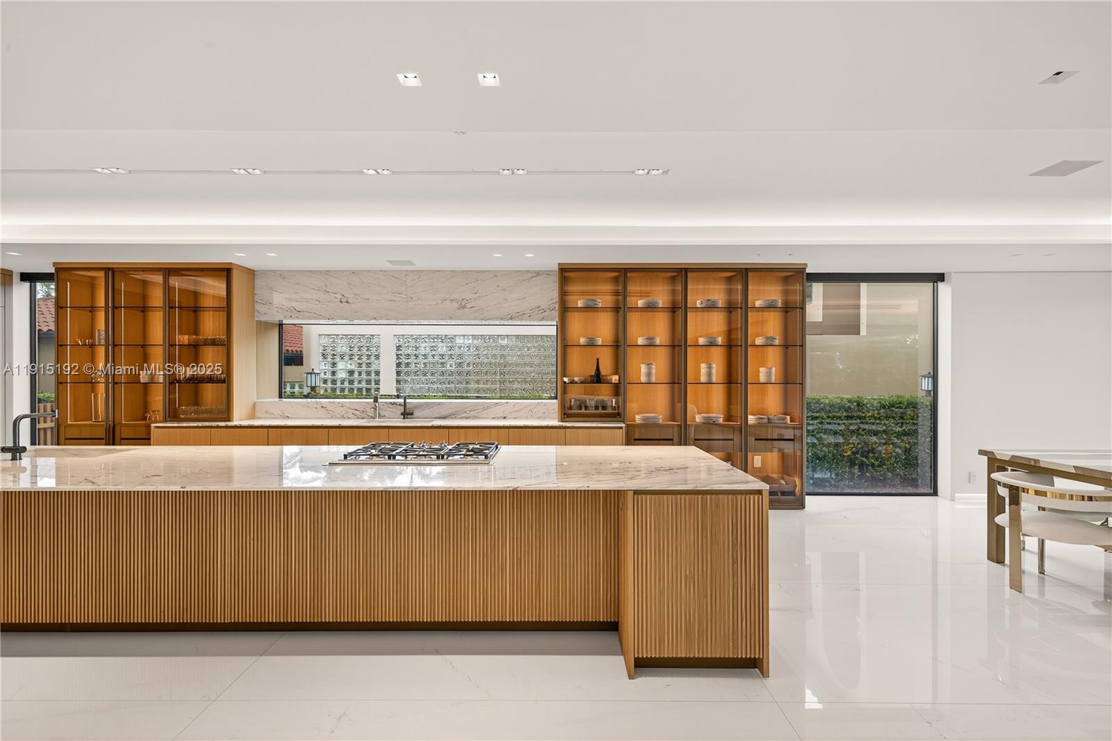 94 S Hibiscus Dr Miami Beach, FL 33139