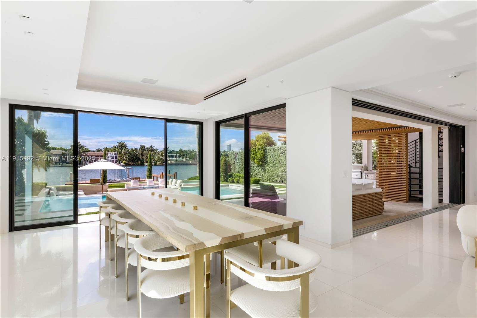 94 S Hibiscus Dr Miami Beach, FL 33139