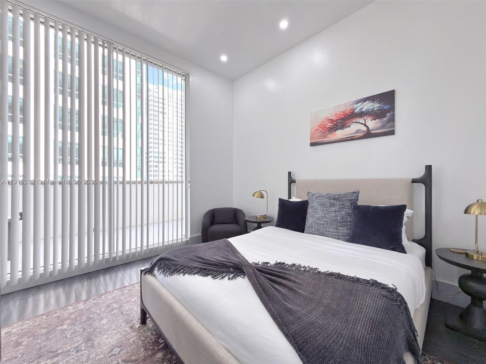 1200 Brickell Bay Dr #1406 Miami, FL 33131