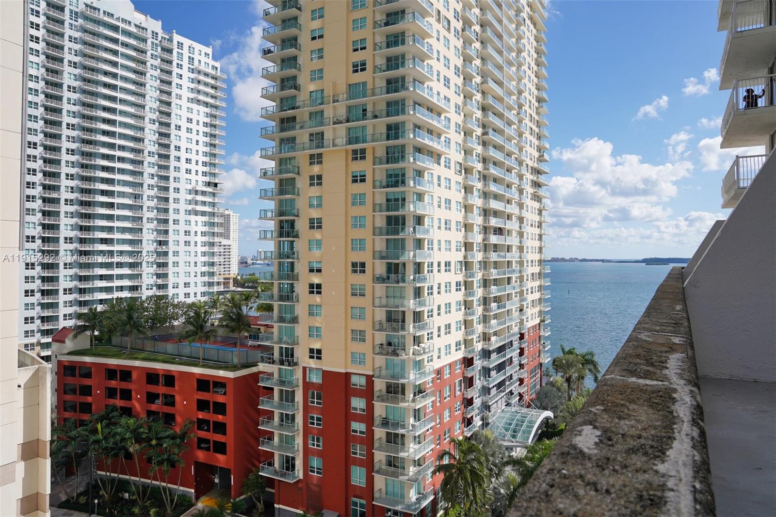 1200 Brickell Bay Dr #1406 Miami, FL 33131
