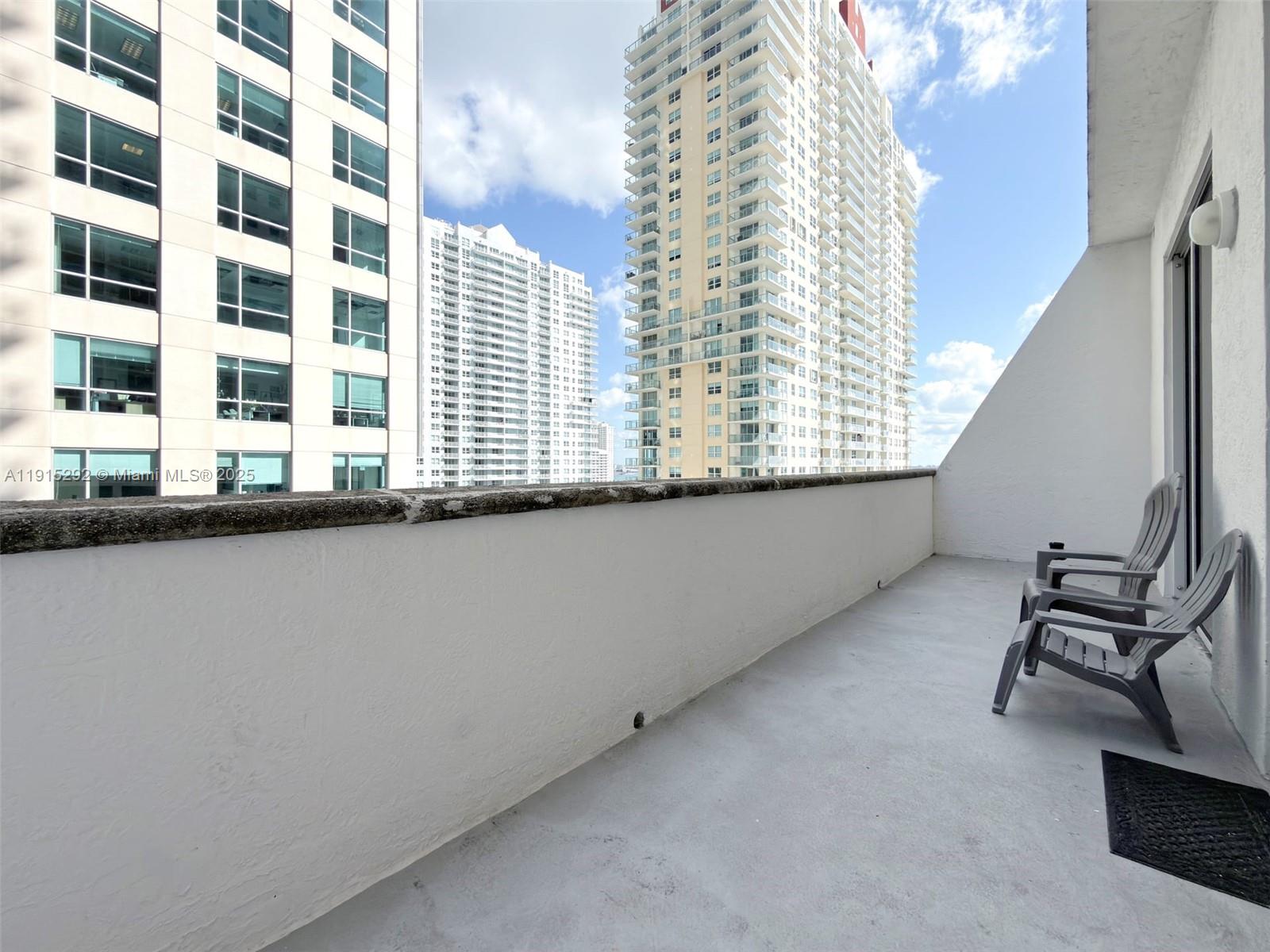 1200 Brickell Bay Dr #1406 Miami, FL 33131