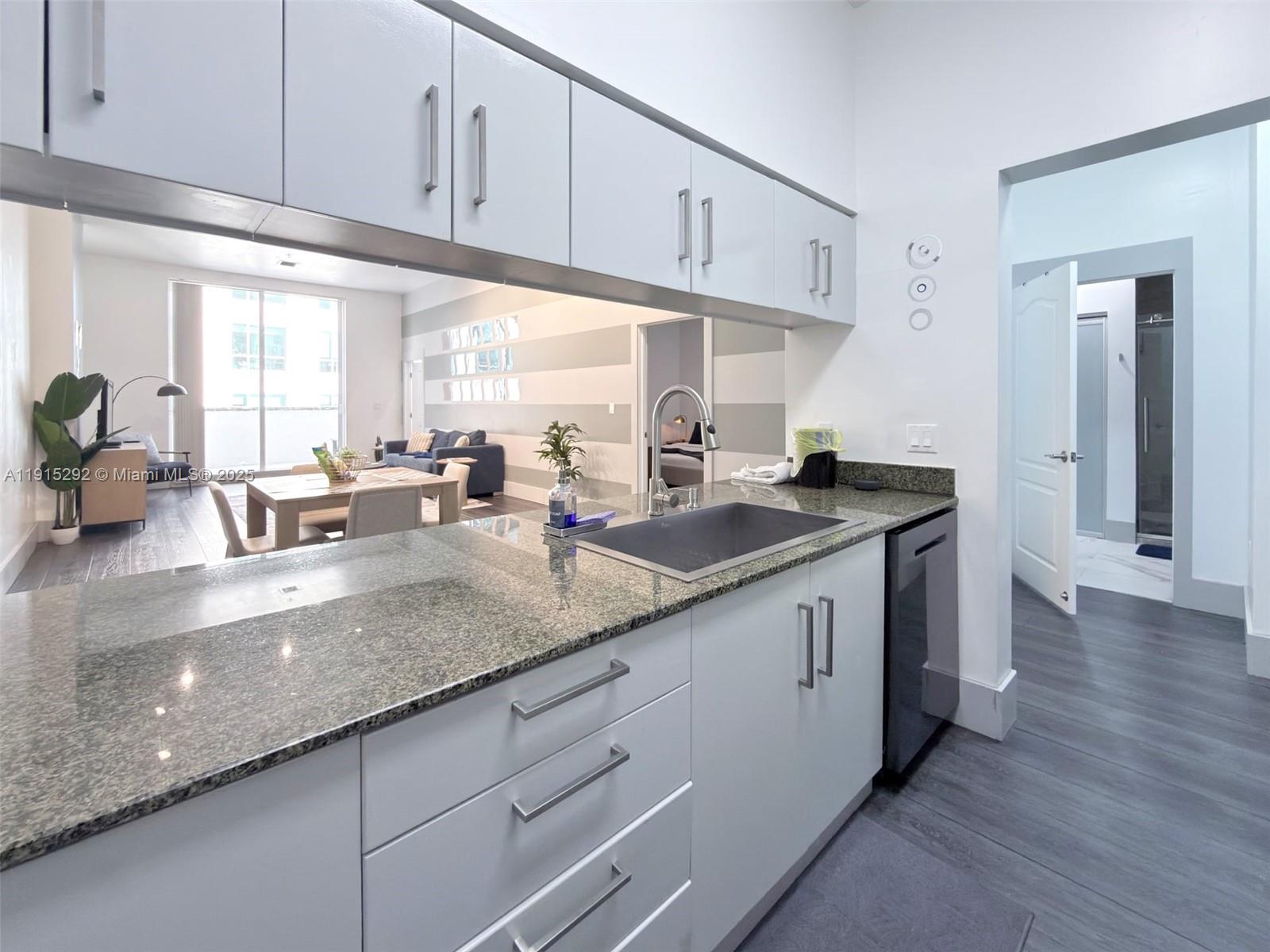 1200 Brickell Bay Dr #1406 Miami, FL 33131