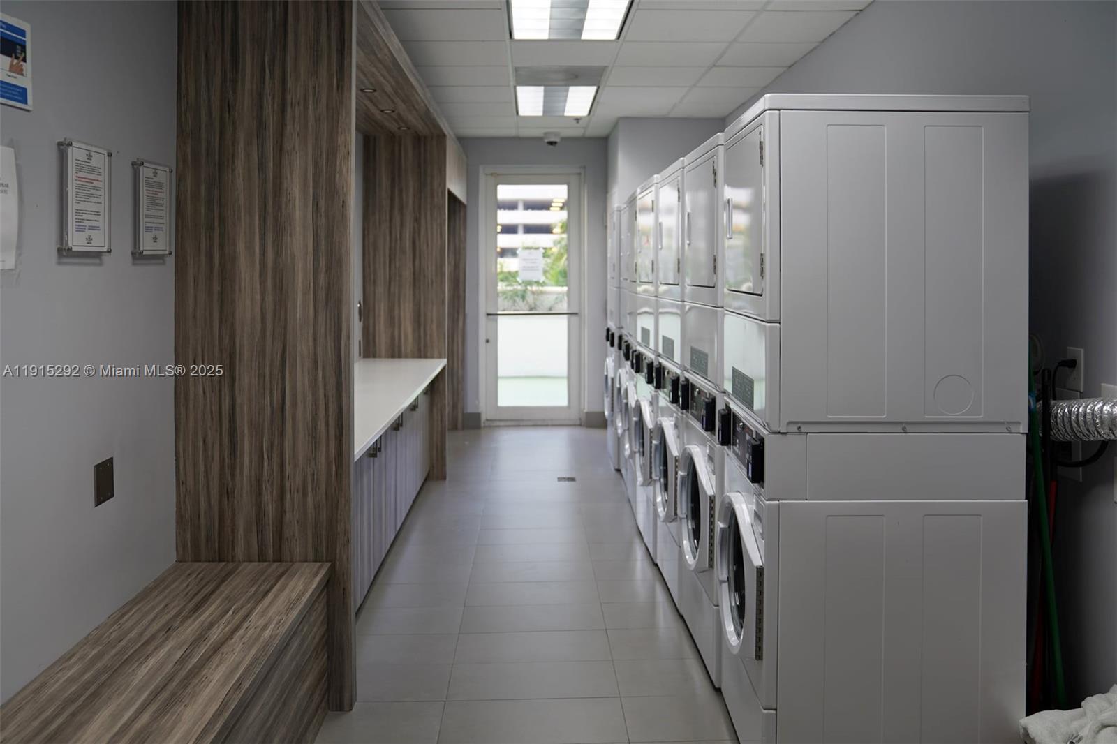 1200 Brickell Bay Dr #1406 Miami, FL 33131